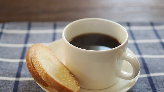 ホットコーヒーとラスク