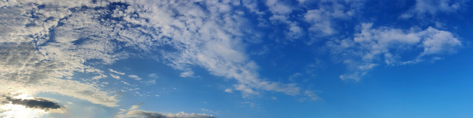 Fototapeta premium Panorama sky with cloud on a sunny day. Beautiful cirrus cloud...