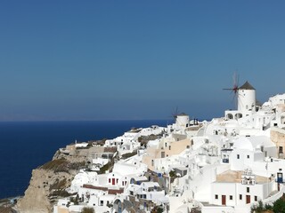 Fototapeta na wymiar Ciudad de Santorini en Grecia durante la tarde