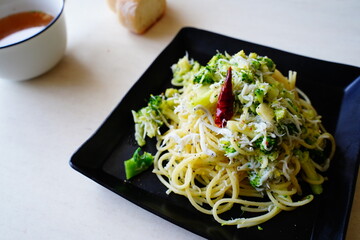 ブロッコリーとシラスのパスタ