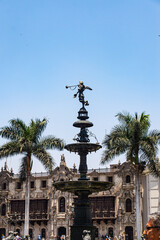 Pileta principal de la Plaza de Armas - Per&uacute;