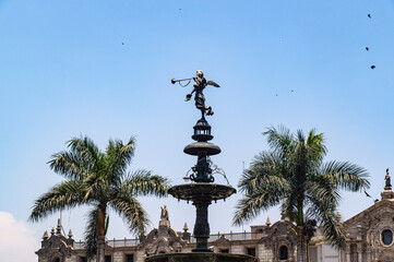 Pileta principal de la Plaza de Armas - Per&uacute;