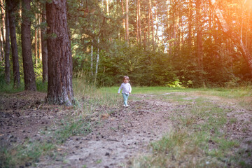 Obraz premium adorable toddler walks in the woods