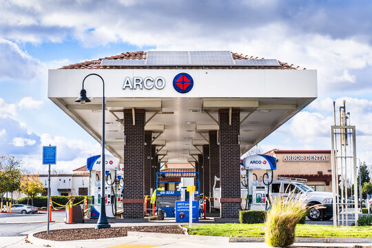 Dec 17, 2020 Brentwood / CA / USA - Arco (Atlantic Richfield Company) gas station with installed solar panels located Contra Costa county