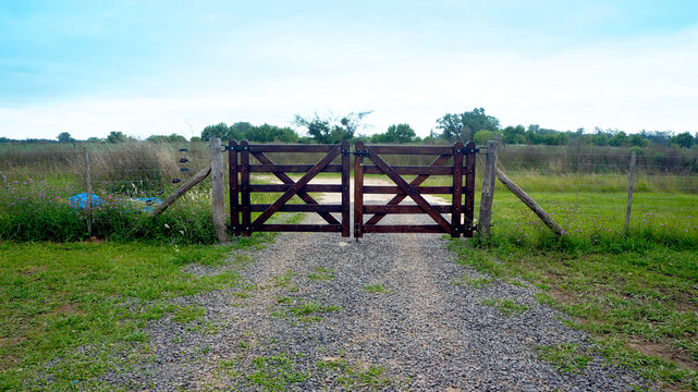 puerta del campo