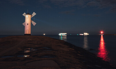 leuchtturm swinem&uuml;nde mit meer