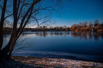 Winterlicher Seepanorma am F&uuml;hlinger See in K&ouml;ln 