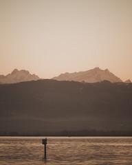 Blick vom Hafen Lidau in die Schweizer Alpen