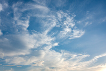 Obraz premium Light white clouds in the sky on a sunny summer day