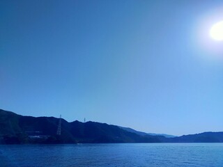 Fototapeta na wymiar 快晴の青空と夏の海と水平線の風景