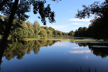 Fototapeta premium Der Paddelteich im Kurpark in Bad Wünnenberg