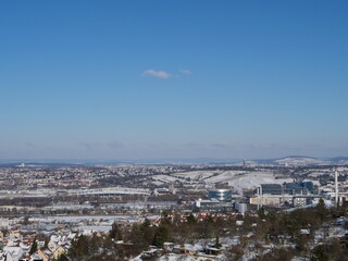 Obraz premium Panoramablick über den östlichen Teil von Stuttgart über das Neckartal in Richtung Fellbach