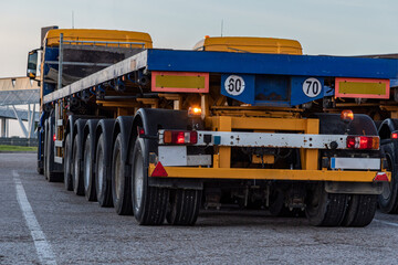 Truck with a platform with many axles and wheels for the transport of special loads.