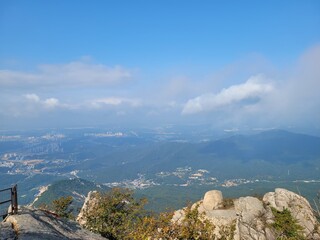 산 정상에서 바라본 멋진 풍경