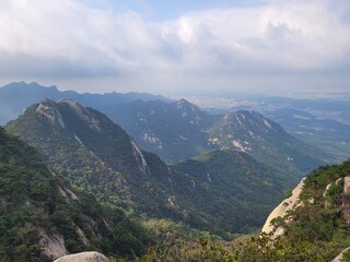 산 정상에서 바라본 멋진 풍경