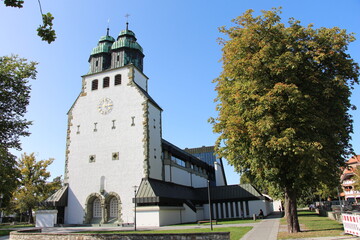 Fototapeta na wymiar Pfarrkirche St. Johannes Nepomuk