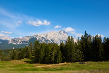 Blick auf Cortina d'Ampezzo mit den Dolomiten
