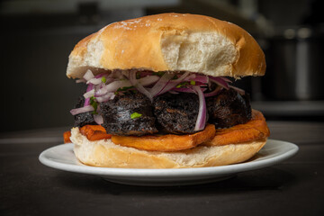 pan con relleno, morcilla