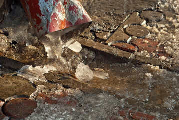 Hammerzsha gutter. The concept of danger and slippery sidewalks. The beginning of spring in the city.