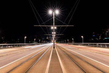 Fototapeta na wymiar Nächtliche Brücke in Basel