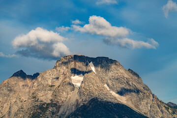 Obraz premium High mountain peak in Wyoming with cloudy sky