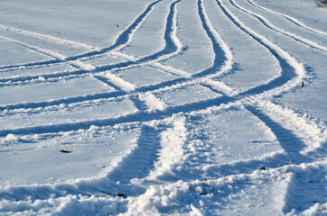 Fototapeta na wymiar Many tractor tracks on the field in winter