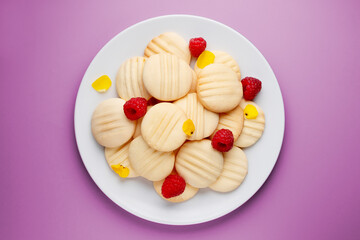 Condensed milk cookies with berries and flowers.