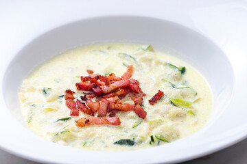 zucchini soup with fried bacon
