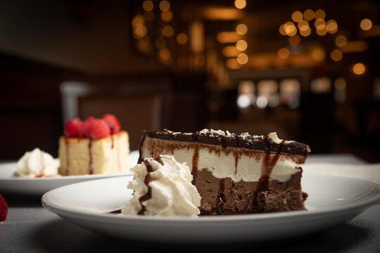 mouse de chocolate y cheese cake de cramberry
