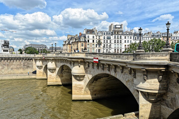 Naklejka premium Summer Paris, embankment of the Seine.