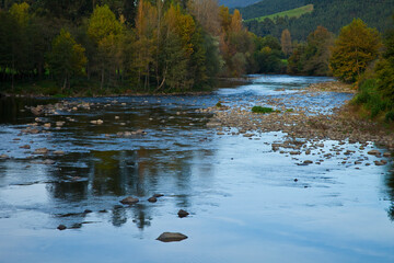 Río Asón, tramo bajo en Udalla. Cantabria. España