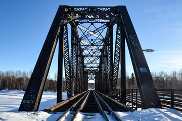 railroad bridge 