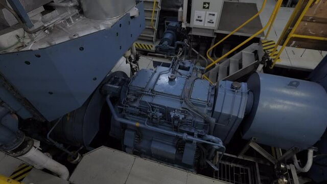 Gear of shaft generator in engine room of vessel