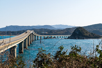 Fototapeta na wymiar 角島側から見た冬の角島大橋