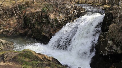 cascade du Gour des chavaux, La Tour d'Auverne