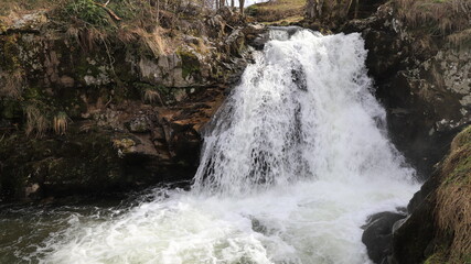 cascade du Gour des chavaux, La Tour d'Auverne