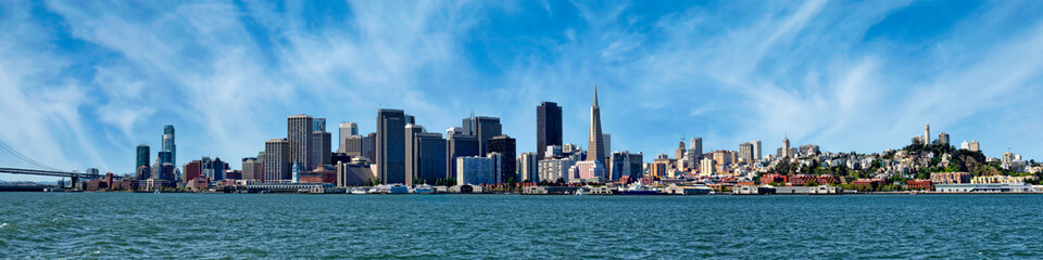 Fototapeta na wymiar A San Francisco panorama from the water