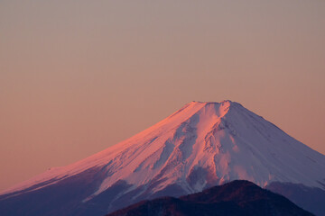 朝日があたる富士山　雲取山
