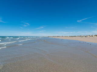 Vista desde la playa con el fondo el mar