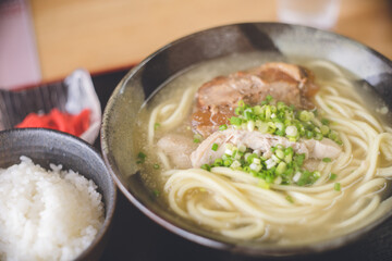 沖縄県の離島、宮古島の美味しい郷土料理「宮古そば」