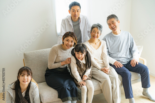 リビングでくつろぐ日本人三世代家族 Wall Mural Wallpaper Murals Arc Image Gallery