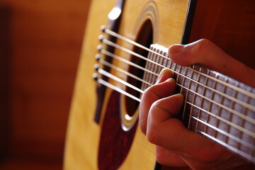 Fototapeta premium ギターを弾く指。