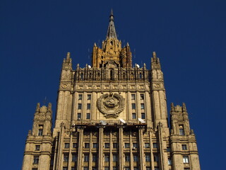 Górna część budynku ministerstwa spraw zagranicznych Rosji w Moskwie