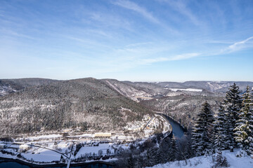 The Hohenwarte Dam is an impressive structure in Thuringia, Germany, built between 1936 and 1942. This curved concrete gravity dam is part of the Hohenwarte Reservoir