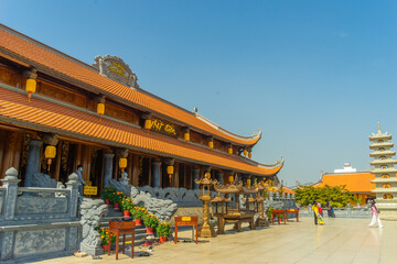 Naklejka premium Beautiful traditional decorations and details on the roof of the temple at Vinh Nghiem monastery with many visitor in Ho Chi Minh city, Vietnam