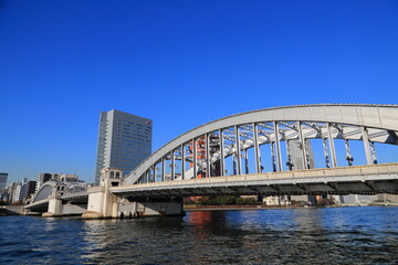 Fototapeta na wymiar 勝鬨橋と築地のオフィスビル群