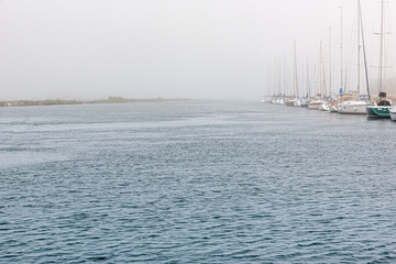 Obraz premium Landscape of a seaport on a cloudy day