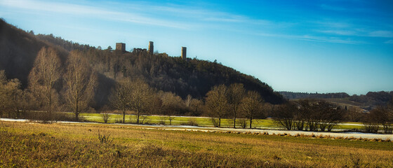 Die mittelalterliche Brandenburg-Ruine bei Lauchr&ouml;den (Th&uuml;ringen) und Herleshausen (Hessen).