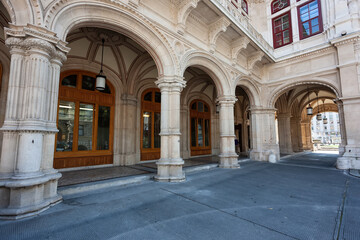 Fototapeta na wymiar The beautiful colonnade of Vienna, the quiet galleries of the Austrian capital