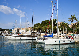 Obraz premium View of sailboats moored in harbor